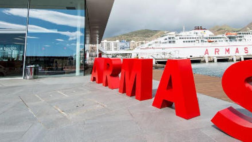 Instalaciones de Naviera Armas en el puerto de Santa Cruz de Tenerife.