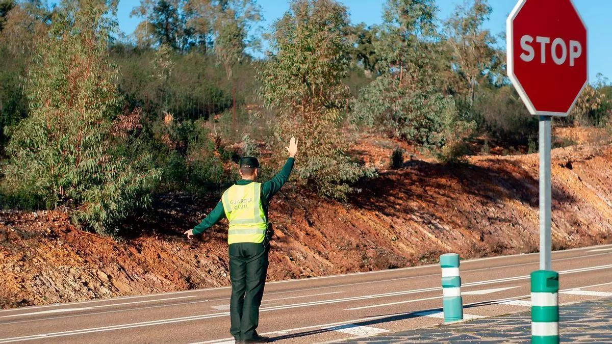 La Guardia Civil da el alto y extrema la vigilancia en la matrícula delantera: una sanción dura y 6 puntos de carnet
