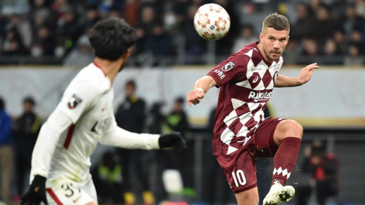 Podolski, en una acción con el Vissel Kobe