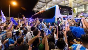 Aficionados del Málaga celebrando el ascenso a Segunda División