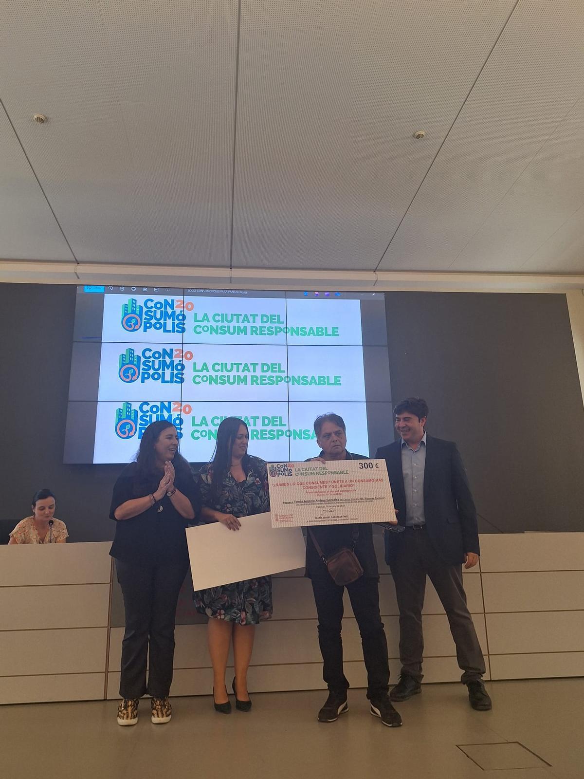 El profesor del IES Figueras Pacheco de Alicante, Tomás Andreu González, premiado como mejor docente