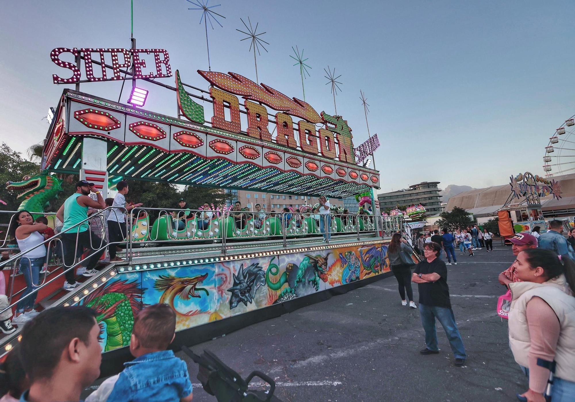 La feria de atracciones del Carnaval de Santa Cruz abre para menores en riesgo de exclusión