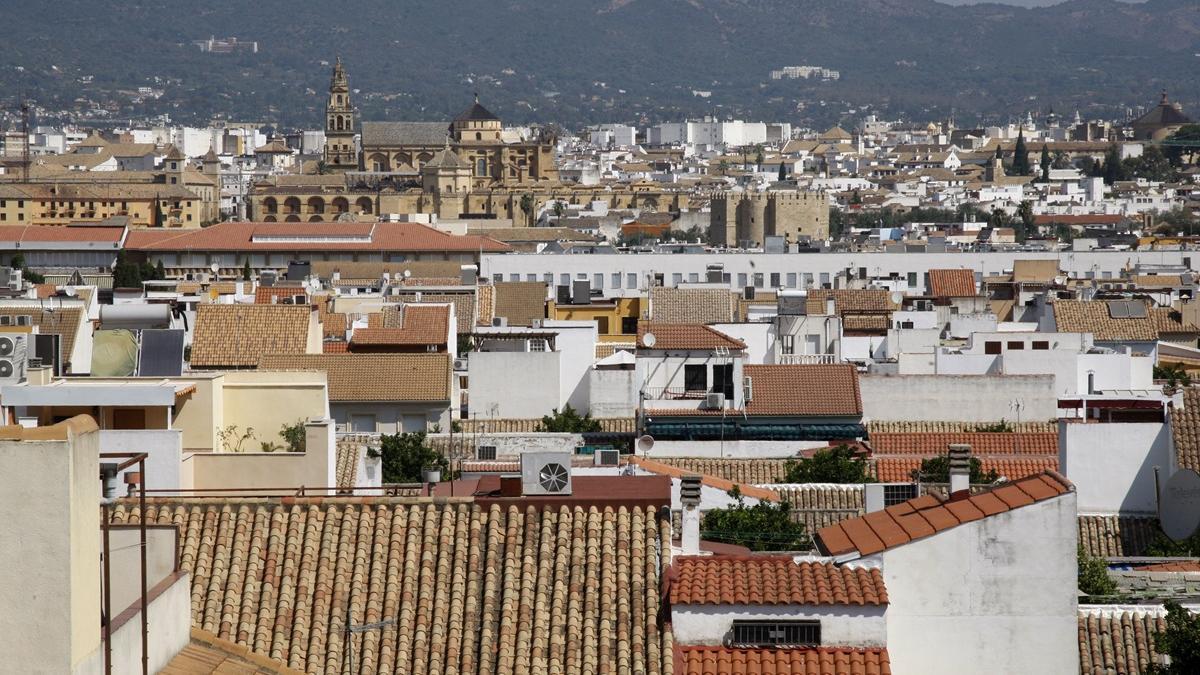 Vista de la Mezquita Catedral desde el mirador de Osario Romano en el Campo de la Verdad.