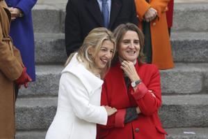 La vicepresidenta segunda y ministra de Trabajo, Yolanda Díaz (i) y la vicepresidenta tercera y ministra de Transición Ecológica, Teresa Ribera (d) durante los actos de Conmemoración del aniversario de la Constitución este martes en Madrid. EFE/ Kiko Huesca