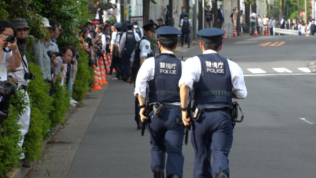 Agentes de la policía japonesa. Agentes de la policía japonesa.