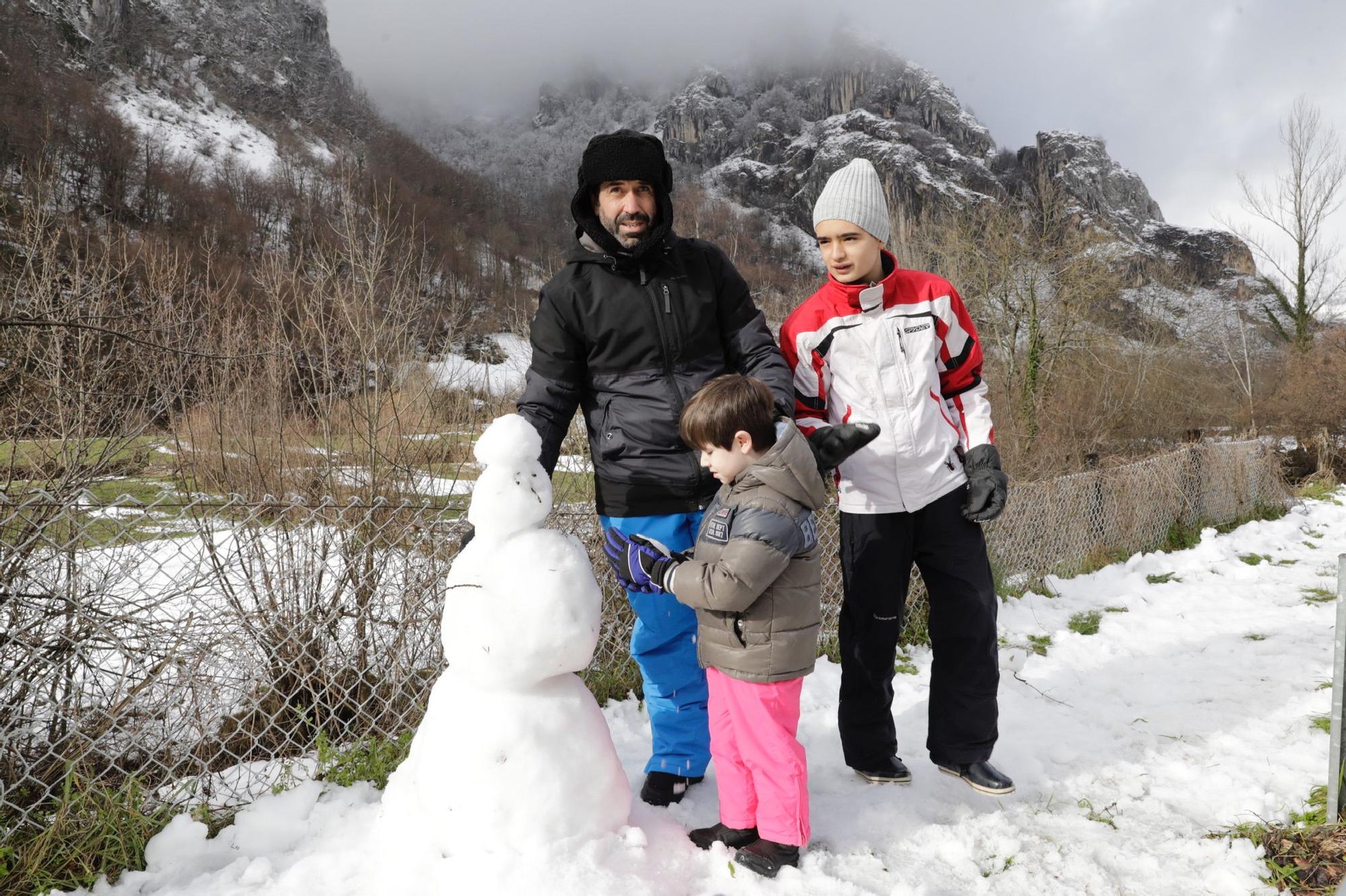 En imágenes: Jornada invernal en Asturias