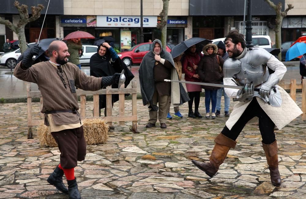 La tormenta de agua que se desató a media tarde obligo a cerrar de manera precipitada la celebración en Baiona y suspender la representación del hito histórico.