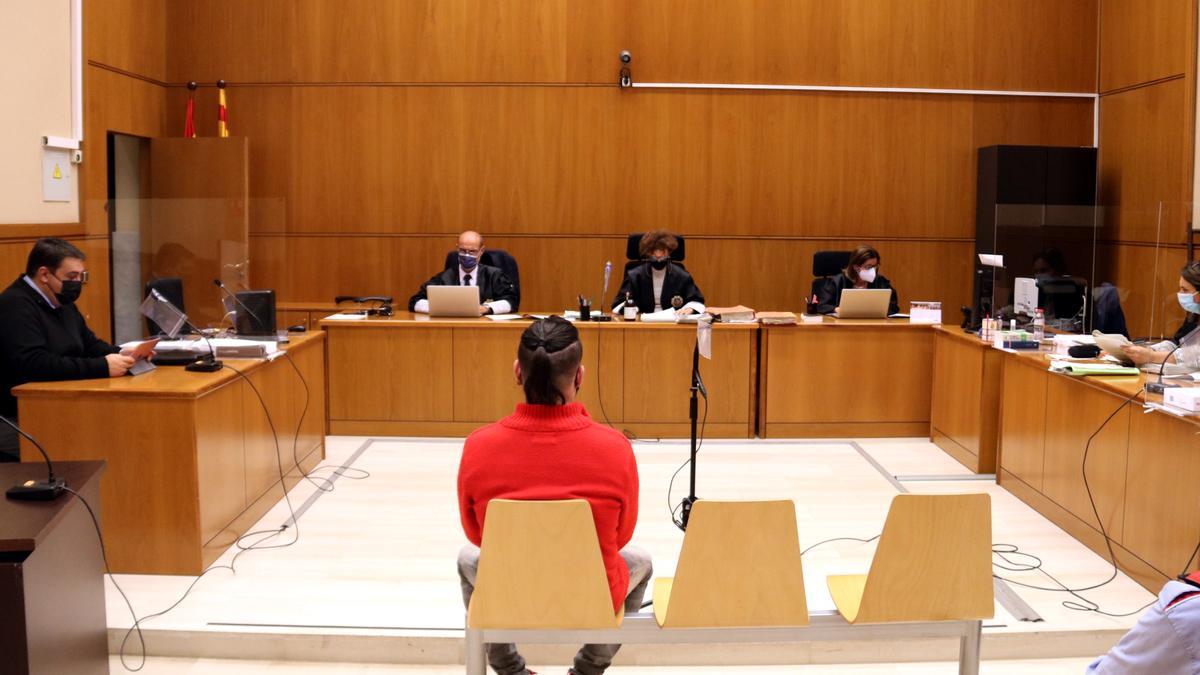 Pla general de la sala de vistes durant el judici a l&#039;Audiència de Barcelona contra un violador reincident per una agressió sexual a Montcada, el 20-10-21 (Horitzontal).