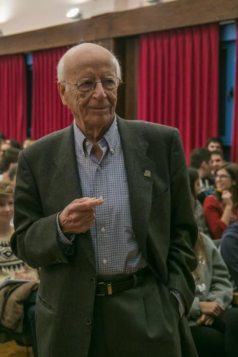 Coloquio del filósofo Emilio Lledó con los alumnos del IES Aramo