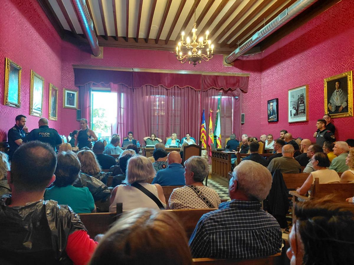 BASURAS S'ARENAL | La protesta de los vecinos en el pleno, en imágenes