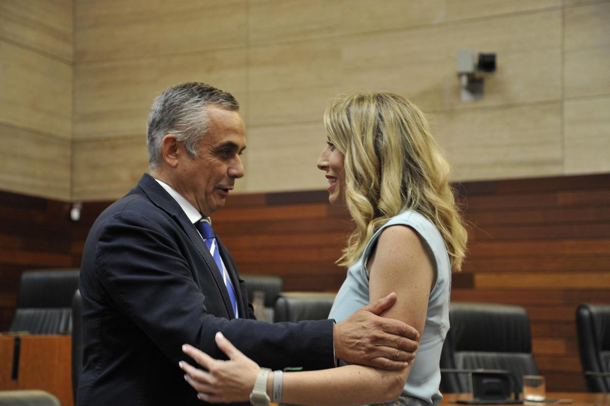PP y Vox afrontan su primer test en Extremadura: la Mesa de la Asamblea del 20 de enero marcará el equilibrio de la legislatura. En la imagen, Ángel Pelayo Gordillo y María Guardiola.