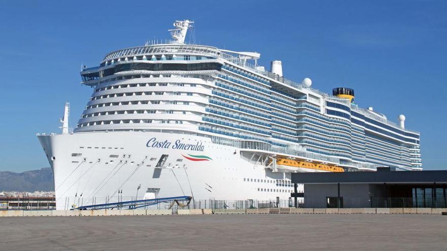 Ein Kreuzfahrtschiff im Hafen von Palma am Terminal 6 (Archivbild).