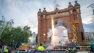Una explosión pirotécnica deja tres heridos leves en un espectáculo del Grec en el Arc de Triomf