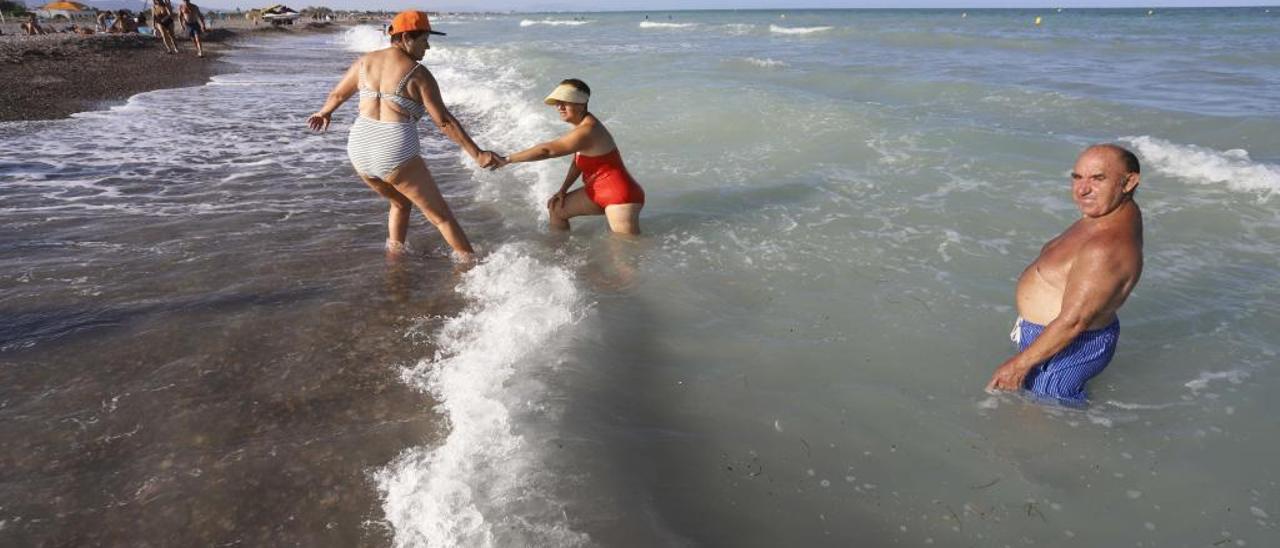 Sagunt descarta intervenir con medios propios contra &quot;el escalón&quot; de las playas