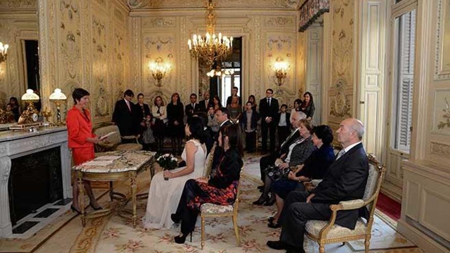 Imagen de la primera boda notarial celebrada en Madrid en 2015.