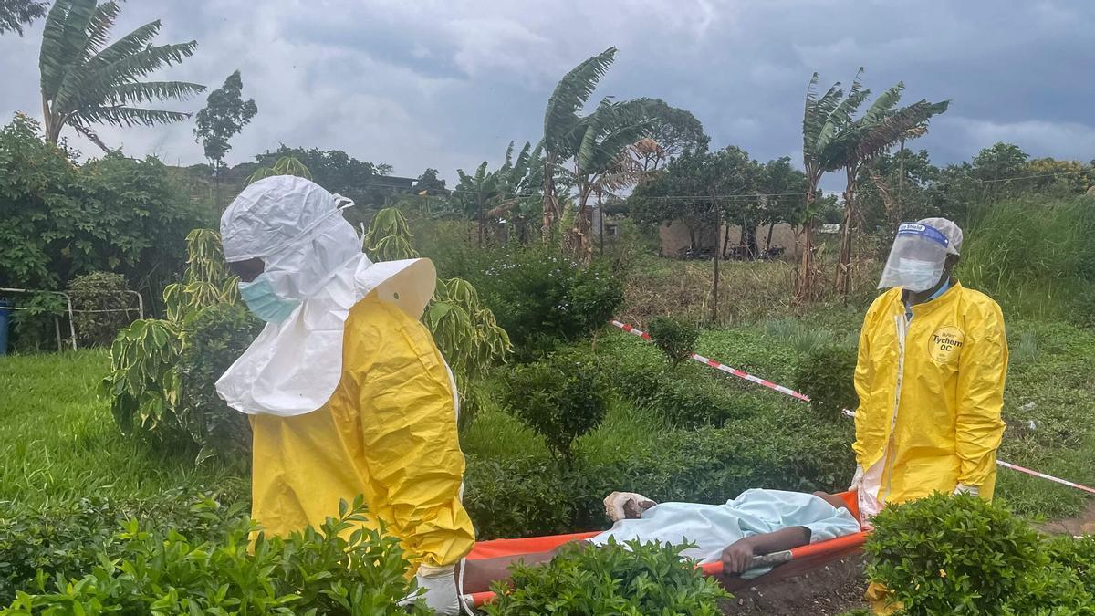 Un grupo de manifestantes que exigía el cuerpo de un fallecido por ébola incendia un hospital en RD Congo