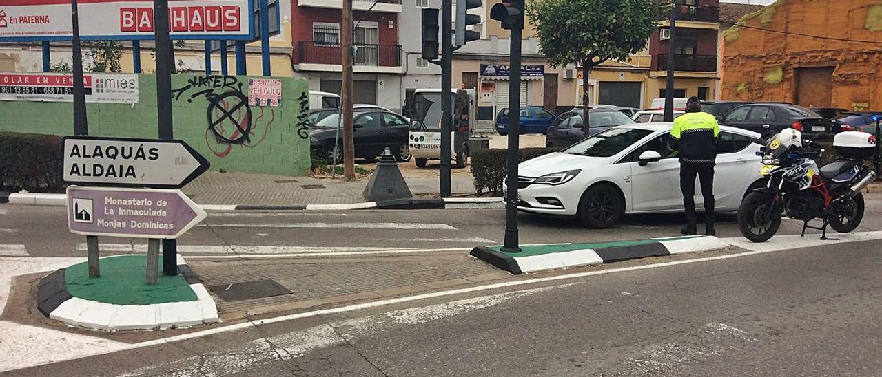 Control en la entrada de Torrent desde Alaquàs. | L.SENA