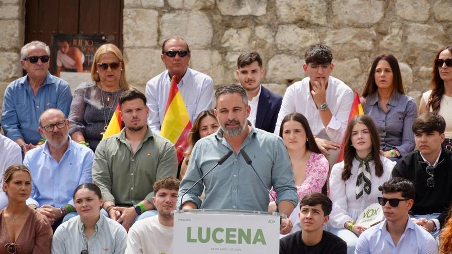 Santiago Abascal promete «apretar las tuercas» al PP en un mitin de Vox en Lucena