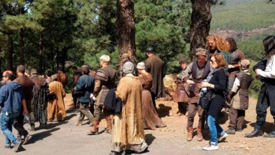 Actores de reparto en un momento del rodaje en La Palma.