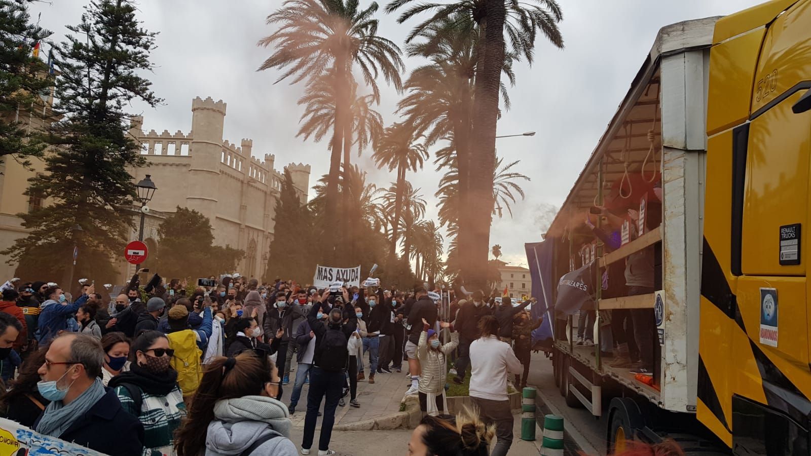 Tercera manifestación contra el cierre de la restauración