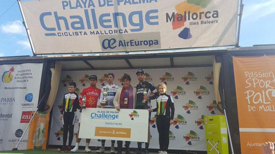 Daniel McLay gana en el final de fiesta de la Challenge