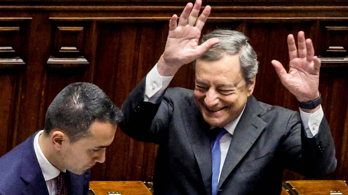 Draghi anuncia su dimisión y el Senado le despide con un gran aplauso