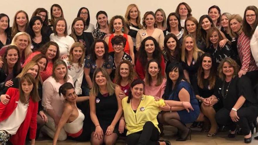 Reencuentro de las bellezas que representaron a las Hogueras hace 20 años