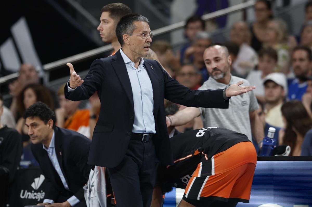 Pedro Martínez se mostraba indignado por la decisión de los colegiados de no hacer caso a la reclamación del Valencia