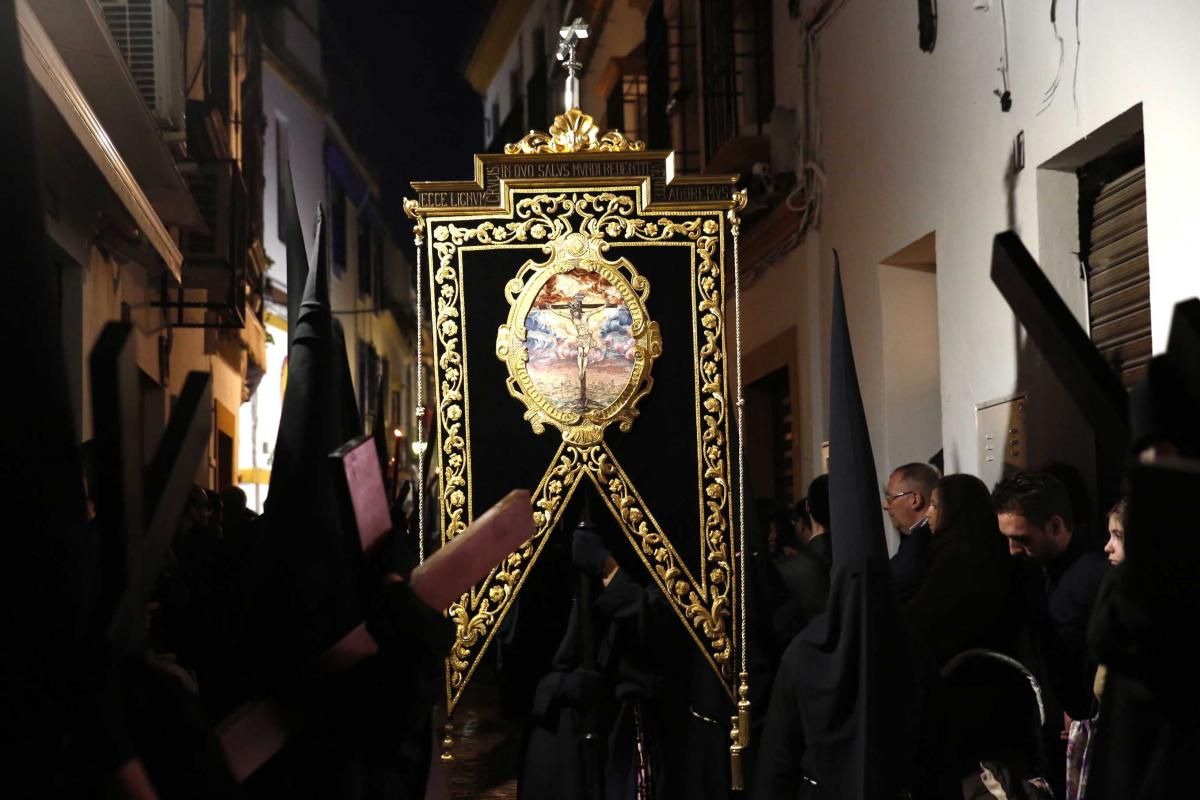 El Vía Crucis enseña el recogimiento de la Semana Santa cordobesa