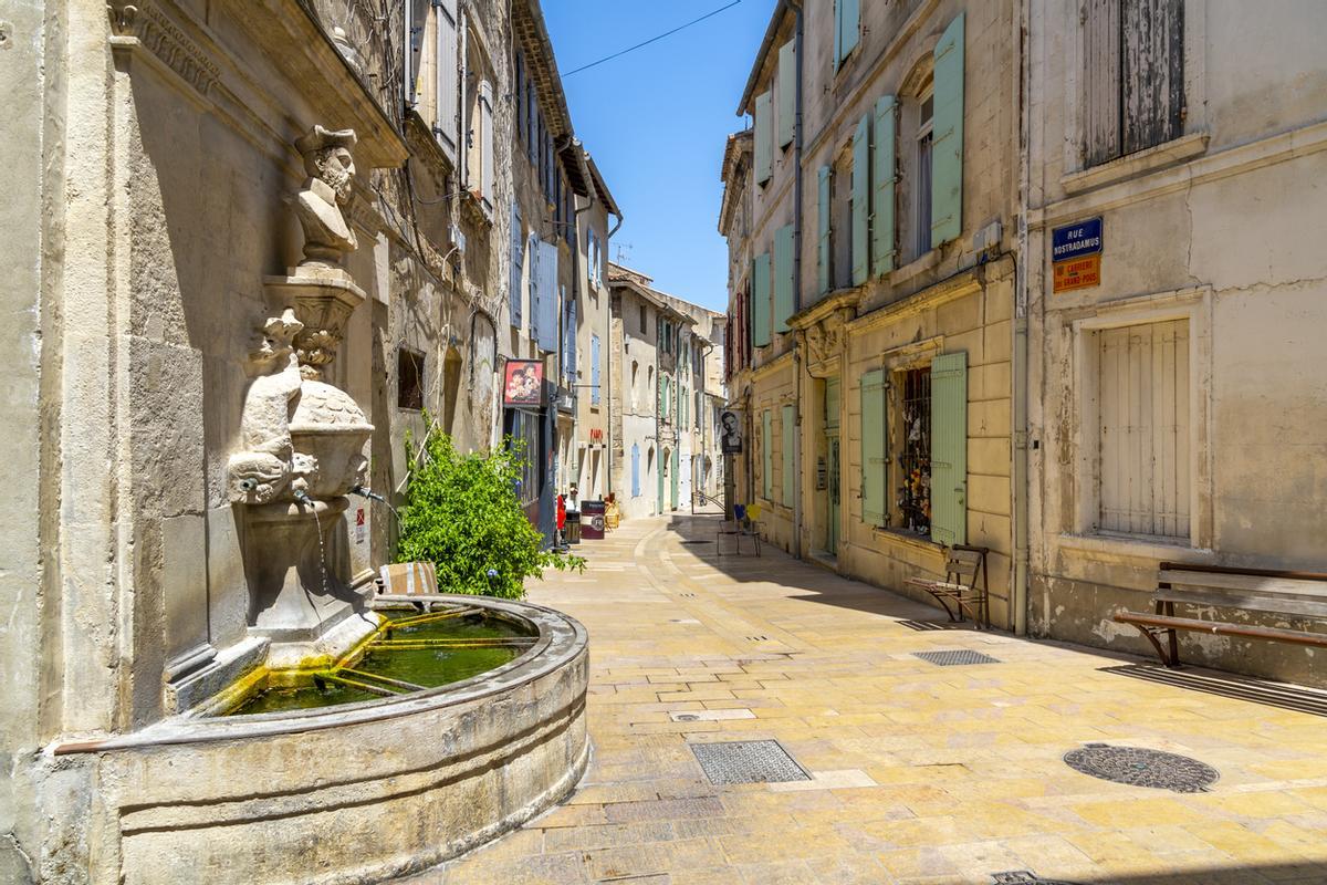 La fuente de Nostradamus, en el centro histórico de Saint-Rémy
