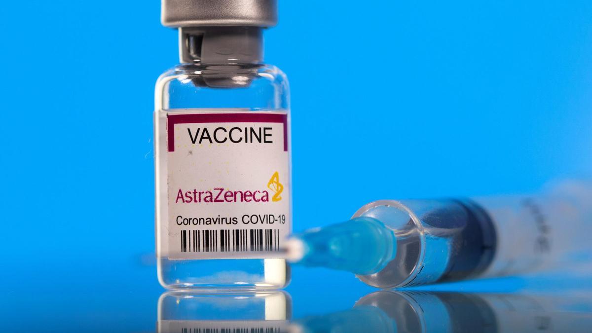 Un vial de la vacuna de AstraZeneca