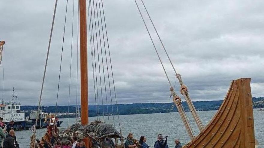 Recepción al 'Orkan' en el puerto de Sada