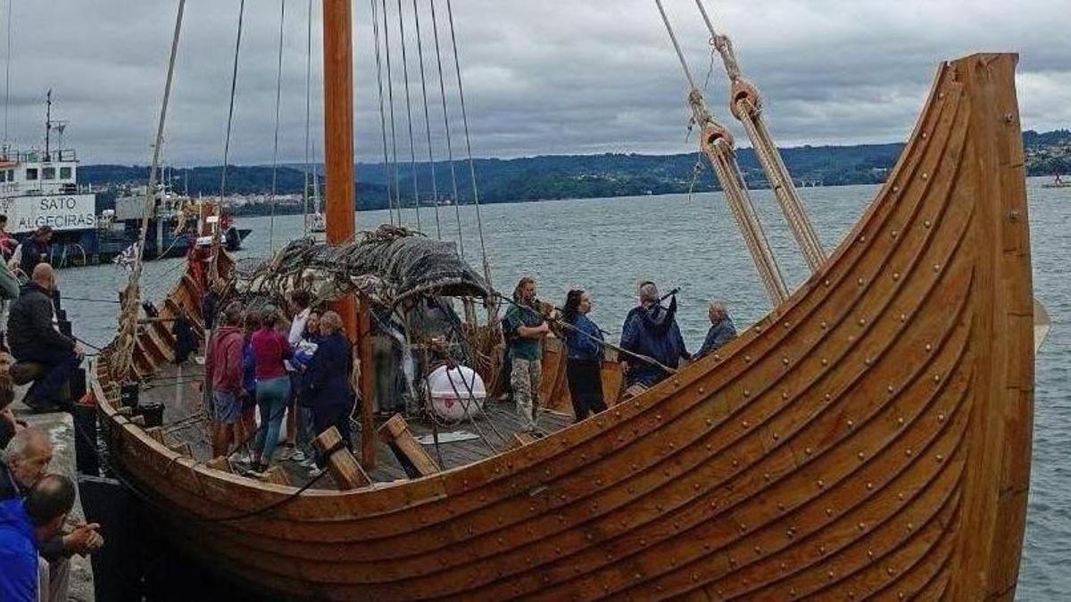 Recepción al 'Orkan' en el puerto de Sada