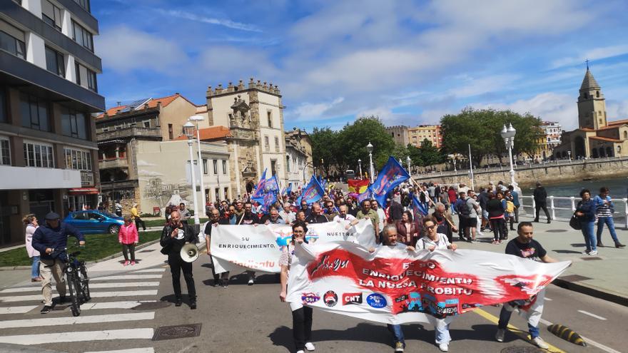 Los sindicatos minoritarios denuncian en Gijón la &quot;pérdida de poder adquisitivo y derechos laborales&quot;