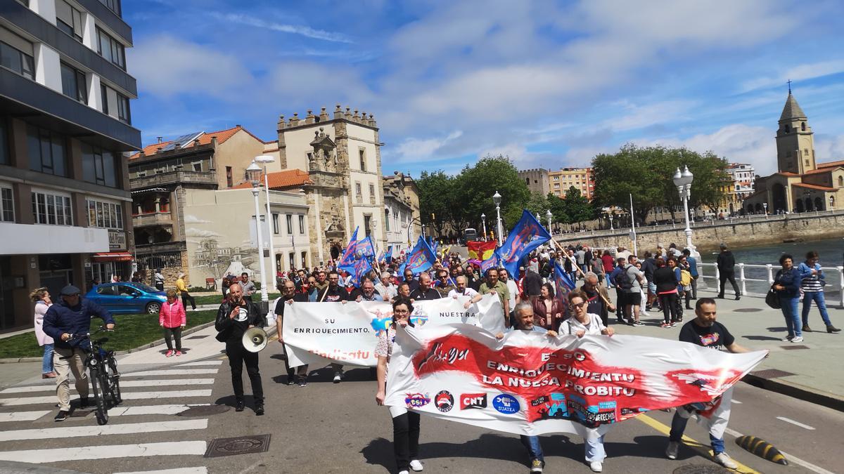 La marcha por el 1 de Mayo de los sindicatos minoritarios en Gijón, en imágenes