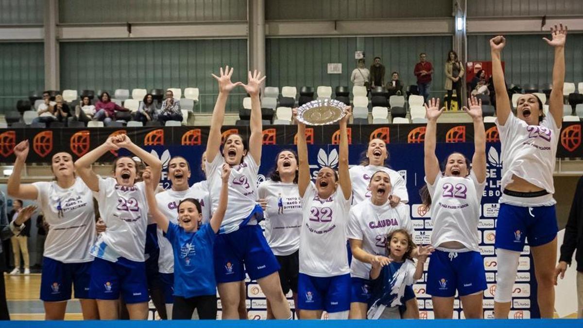 El Nou Bàsquet Femení celebró su ascenso por todo lo alto y competirá en la Liga Challenge en la 2024/25