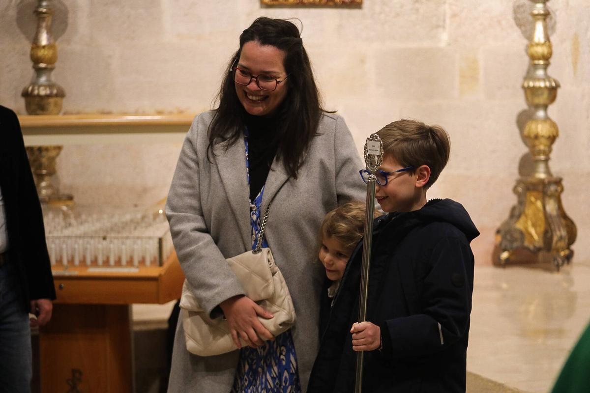 GALERÍA | Imposición de medallas y varas a los nuevos cofrades de la Cofradía de la Virgen de la Esperanza GALERÍA | Imposición de medallas y varas a los nuevos cofrades de la Cofradía de la Virgen de la Esperanza