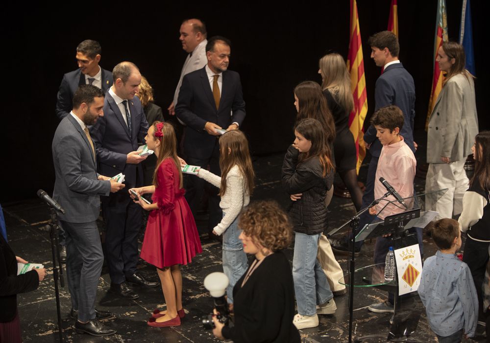 Alumnos de Sagunt leen la Carta Magna el Día de la Constitución