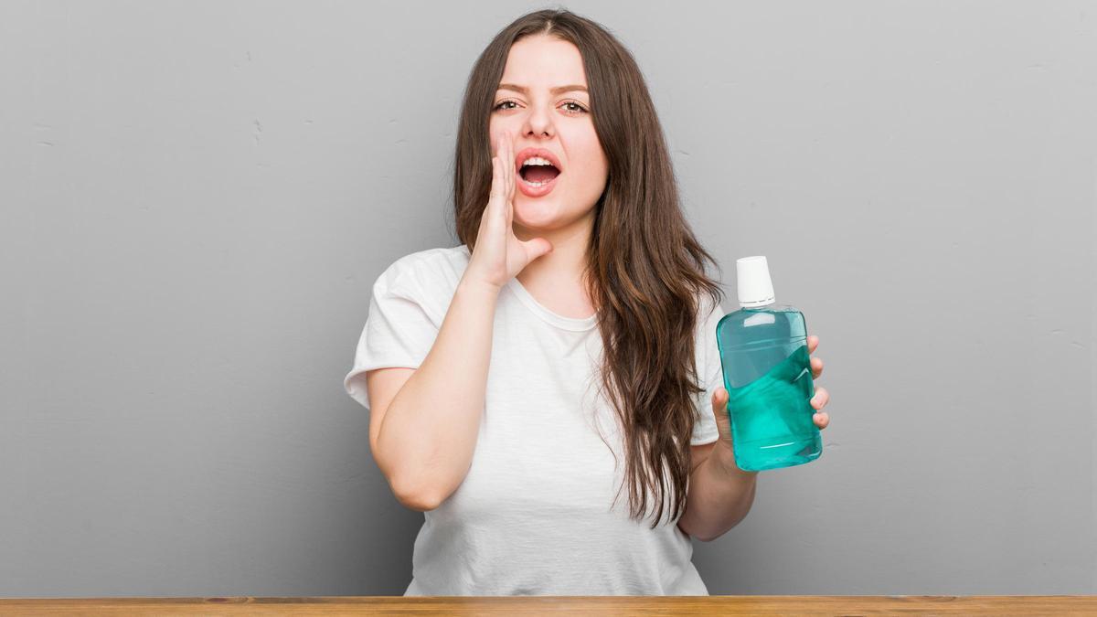 Existen productos para combatir la halitosis, como los enjuagues bucales