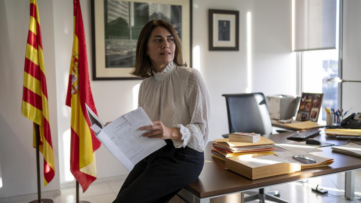 La juez decana de Barcelona, Cristina Ferrando, fotografiada en su despacho en la Ciudad de la Justicia
