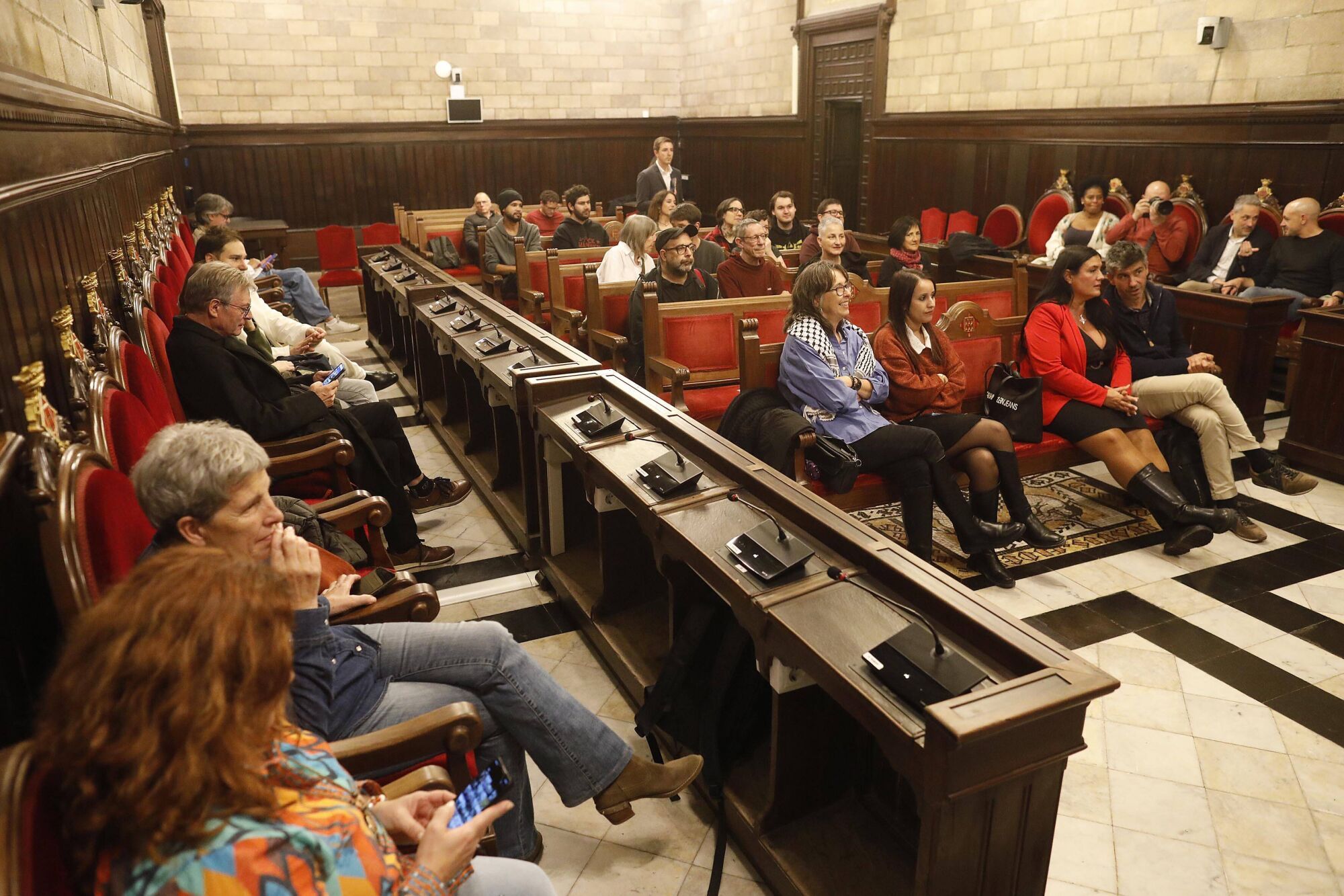 Girona. Ajuntament. Lliurament del premi Girona Orgullosa a Laia Cruañas Mateu.