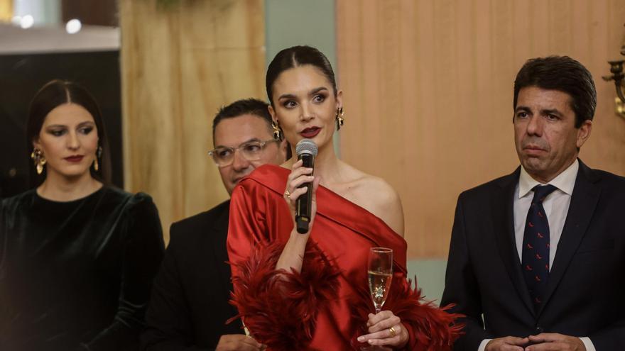 Brindis Navideño homenaje a las Belleas del foc de la historia de las Hogueras