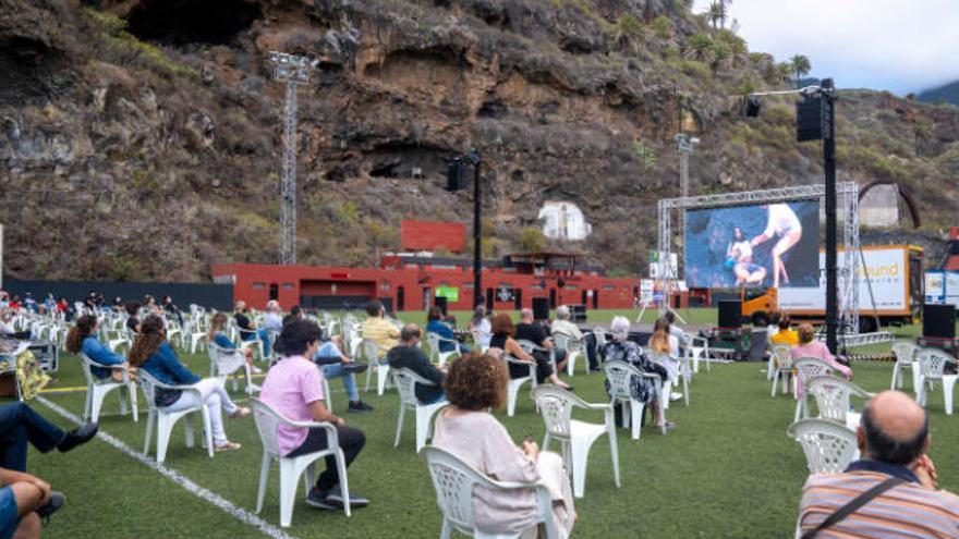 Gala de clausura del Festivalito en el campo de fútbol de Santa Cruz de La Palma.