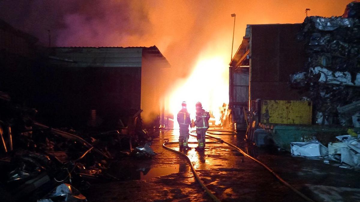 Incendio en una empresa de gestión de residuos de Sant Fruitós de Bages.