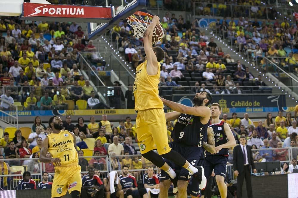 Herbalife Gran Canaria 93 - 87 Laboral Kutxa