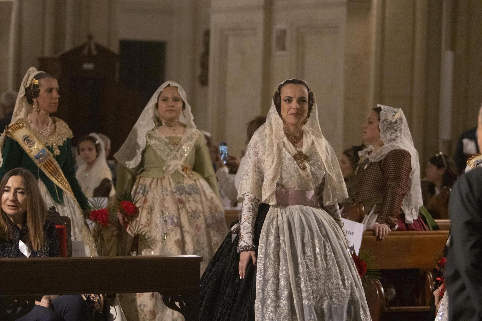 La multitudinaria Ofrenda fallera de Xàtiva, en imágenes