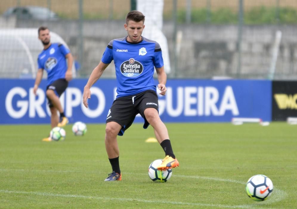 Sesión de entrenamiento previa al primer encuentro de pretemporada, ante el Racing Villalbés