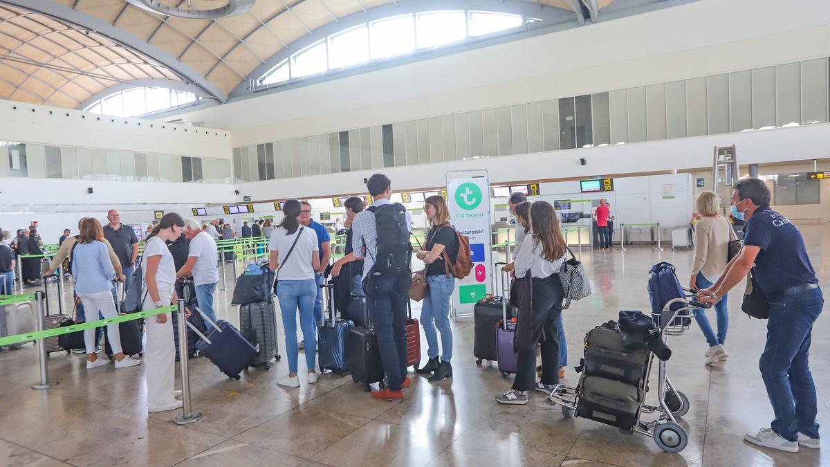 El aeropuerto vuelve en octubre a las cifras de prepandemia