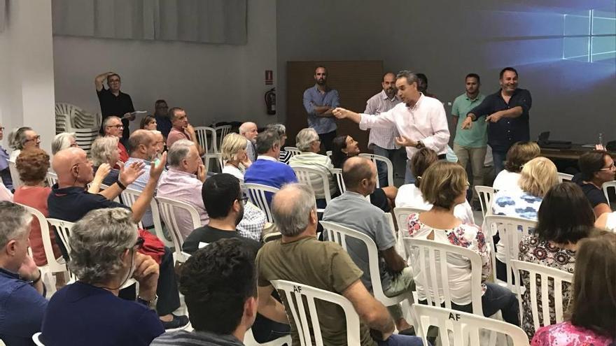 El Centre Cívic de Portocolom acogió anoche una asamblea convocada por el consistorio &#039;felanitxer&#039; para tratar diferentes temas que afectan al núcleo costero.