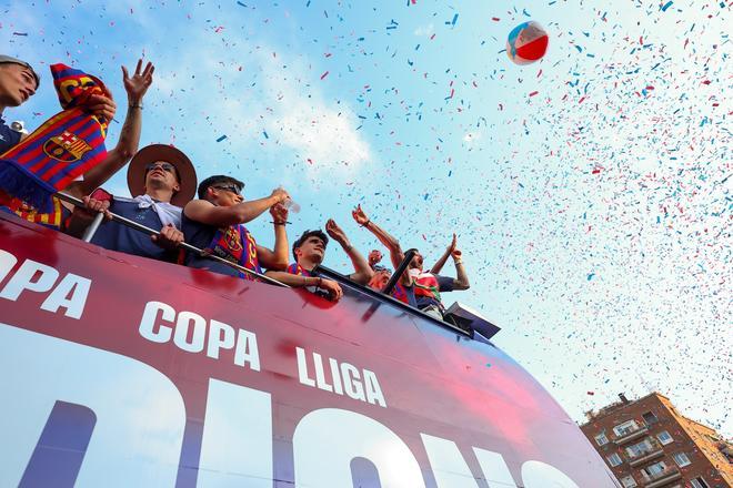 ¡De locos! Las mejores imágenes de una ciudad entregada al Barça